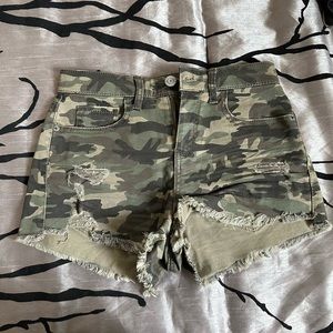 Mudd Camo Shorts Size 3